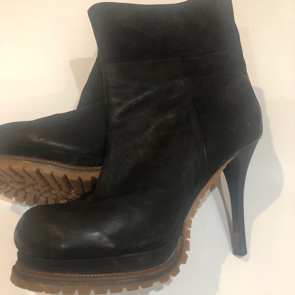 Sexy Leather Ankle Boots with Tread
